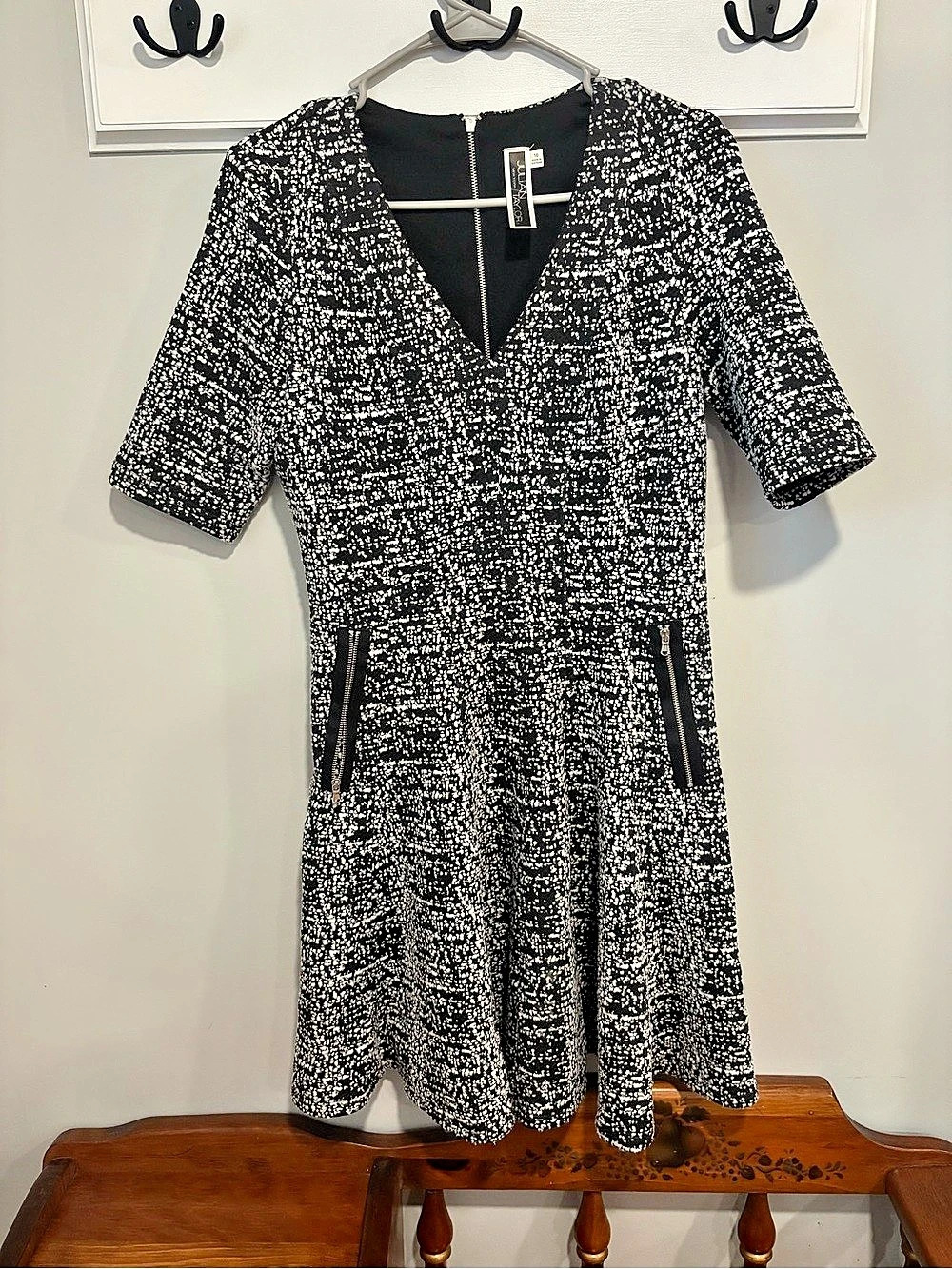 Julian Taylor Abstract Midi Dress in Black & White Size 10 Like New